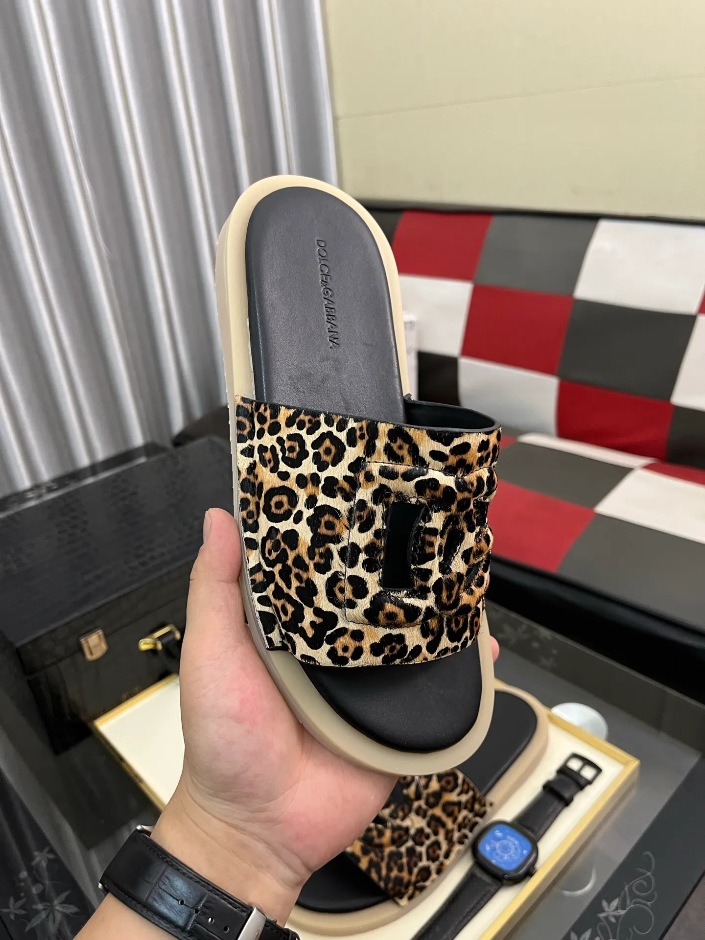 Men's Men's Shoes 💰340⌚️⌚️ (DG) The latest casual slippers are fashionable and versatile, and can add luster to various looks. Create an exquisite design with unique dynamic vitality and modern atmosphere, showing modern elegance. Size: 38-442️⃣Colors available